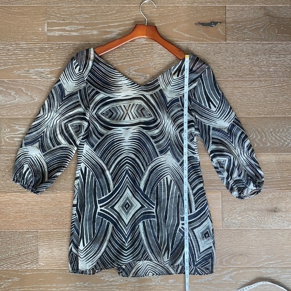 Express Patterned Tunic Top | M - Picture 5 of 6